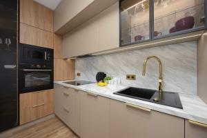 Elegant Apartament Kościeszów in Warsaw with Parking by Noclegi Renters