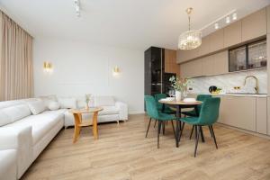 Elegant Apartament Kościeszów in Warsaw with Parking by Noclegi Renters