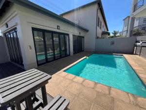 Sandton Guest Room at Middle