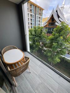 New luxury condo Ozone next to Laguna