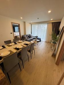 New luxury condo Ozone next to Laguna