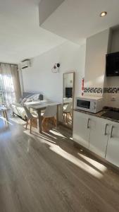 Costasol Jupiter 422 , piscinas abiertas todo el año, Recp 24 horas