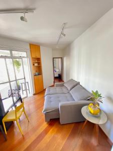 Savassi apartment with balcony, air conditioning and acoustic window