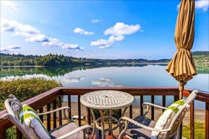 Beautifully Remodeled Beach Front A-Frame