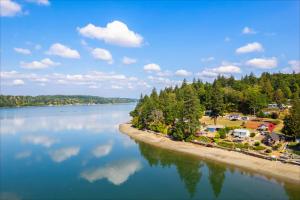 Beautifully Remodeled Beach Front A-Frame