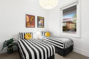 Richmond Royale walk to the MCG Swan St & Bridge Road