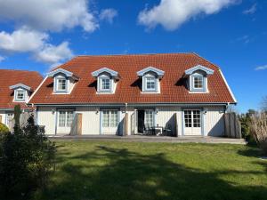 FeWo Ariosa - 4 Personen, Terrasse, Sauna, Garten - 4hvězdičkové hotely ve městě Born