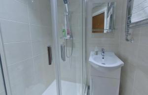 Victoria House - Deluxe Studios in Coventry City Centre, free parking, by COVSTAYS