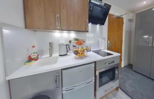 Victoria House - Deluxe Studios in Coventry City Centre, free parking, by COVSTAYS