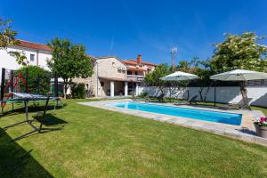 Stone house Furlani with a lovely garden