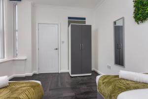 Charles Alexander Short Stay - South Pier Apartments