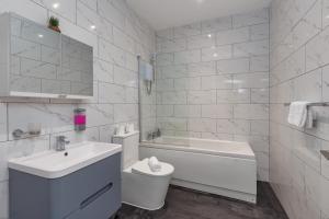 Charles Alexander Short Stay - South Pier Apartments