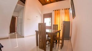 Thisuni Holiday Rental - Pannipitiya - Sleeps 7