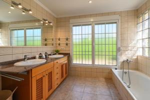 Mozamb by Aguilarent