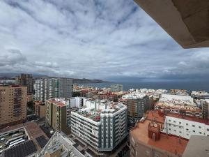 Apartamento con vistas al mar piso 16 y a 5 min de la playa de Las Canteras CASA CARMELA