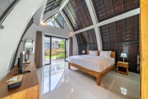 1BR Bungalow with Kitchen & Pool in Uluwatu - B1