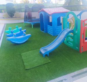 BEM CENTRALIZADO - AP Candeal 3 quartos VENTILADO e ACONCHEGANTE