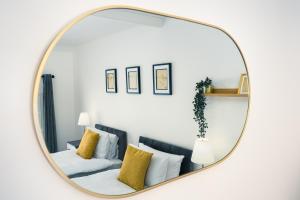 Spacious 4-Bedroom Apartment in Yeovil - Sleeps 8 - Central Location