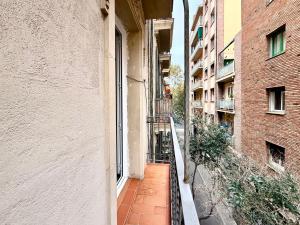 Bright 3 Bedroom Apartment Central Barcelona