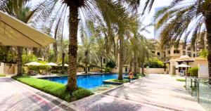 2BR Downtown Dubai 5 Min Walk to Dubai Mall & Burj