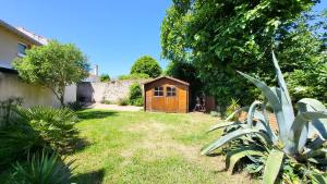 Jolie maison au bord de leau