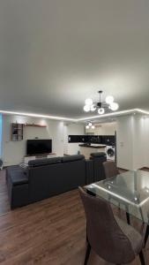 independent apartment green towers compound