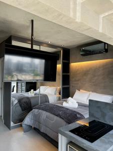 Studio with Office Space, Near the subway