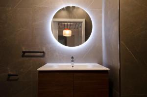 Chic 2BR Apartment Steps from the Gzira Seafront