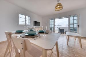 Apartamento El Charcon B - Beachfront View By Lanzarote Vacation Homes