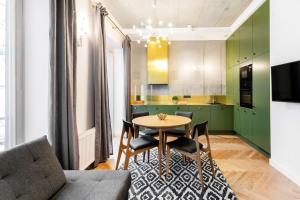 Superior 2 Bedroom 2 Bathroom Apartment by Reside Baltic