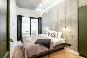 Superior 2 Bedroom 2 Bathroom Apartment by Reside Baltic