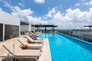 Stylish Condo w Roof Pool & Jacuzzi in Prime Playa