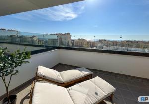 001 Orizon con terraza y vista al mar