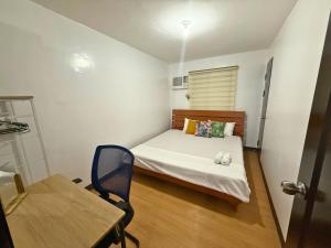 2-Bedroom Condo in Imus Cavite with UNLI WIFI, 50" TV, Netflix, Family Computer, Pool