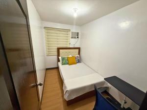 2-Bedroom Condo in Imus Cavite with UNLI WIFI, 50" TV, Netflix, Family Computer, Pool