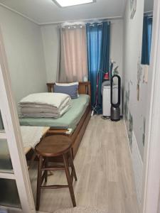 Seoul Station West 10 min on foot bus stop 1 min