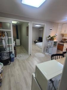 Seoul Station West 10 min on foot bus stop 1 min