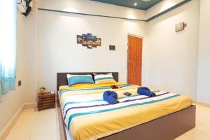 Spacious 1BHK WiFi Balcony and Pool View near Anjuna
