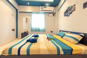 Spacious 1BHK WiFi Balcony and Pool View near Anjuna