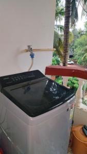 Spacious 1BHK WiFi Balcony and Pool View near Anjuna