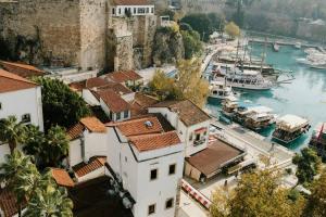 Boho Style Flat with Free WiFi Near Kaleici & AVM