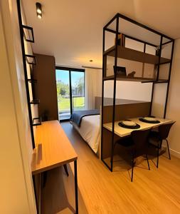 Suíte Luxo com Varanda & Vinho | Batel Premium