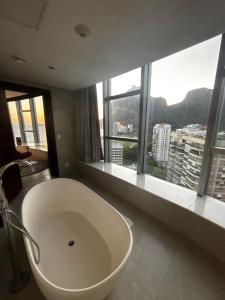 Luxuoso Hotel Nacional - Suíte com Banheira