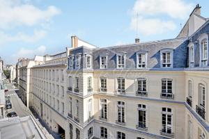 PARIS HEART Place des Victoires