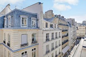 PARIS HEART Place des Victoires