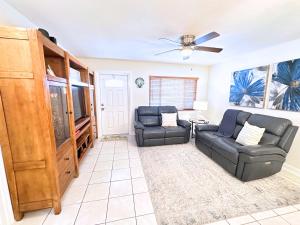 Palm Cay 2
