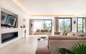 Luxury Villa with Heated Pool, Jacuzzi, Sauna and more