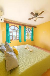 Zihua 6bed 3bath Home for 12 with Direct Access to Beach