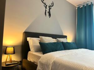 Deer House - Fireplace 1BR near Sinaia Plaza