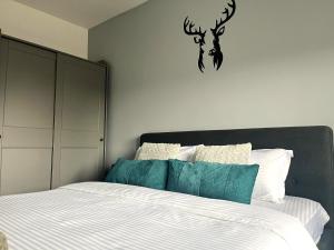 Deer House - Fireplace 1BR near Sinaia Plaza